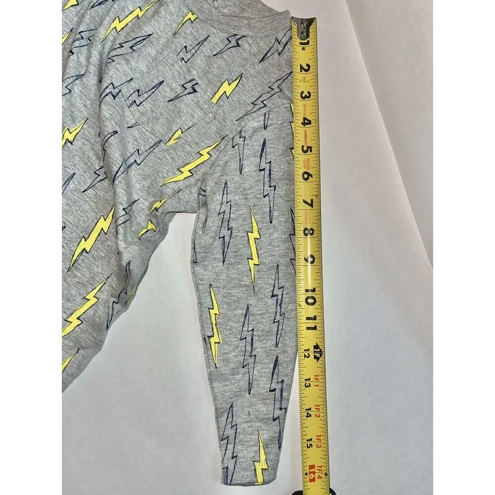 Gap Kids Boys Long Sleeve Graphic T-Shirt Size 3 years  New Without tags.